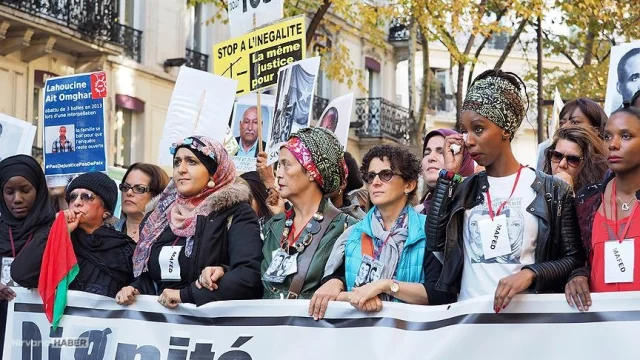 Paris sokaklarında ırkçılık karşıtı büyük yürüyüş
