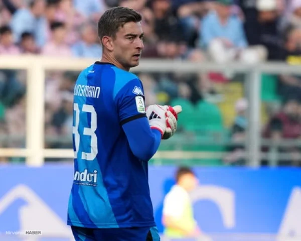 ABD'li milli kaleci Jonathan Klinsmann maçta boynunu kırdı
