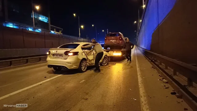 Bursa’da zincirleme kaza: 2 otomobil ve midibüs çarpıştı