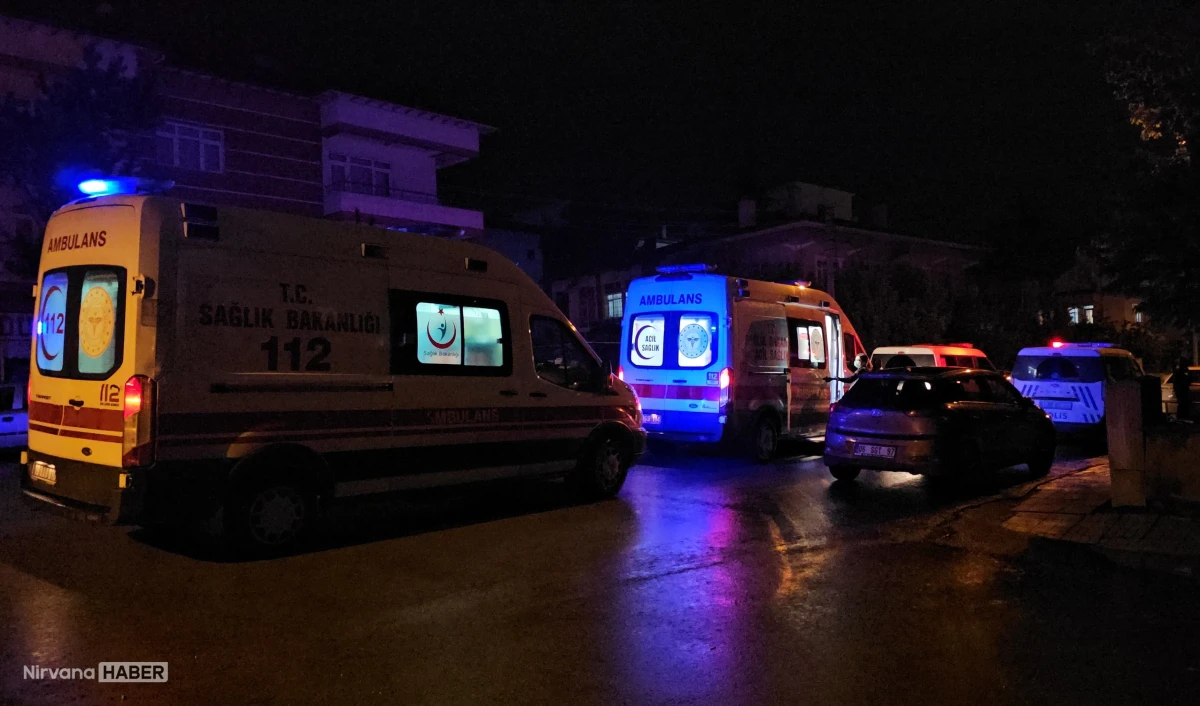 Çorum'da 17 yaşındaki iki genç, bıçakla yaralandı.