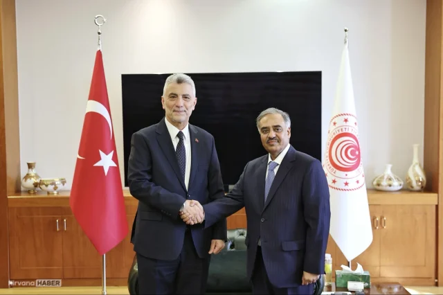Bakan Bolat’tan D-8 mesajı: “2030 hedefi 500 milyar dolar”