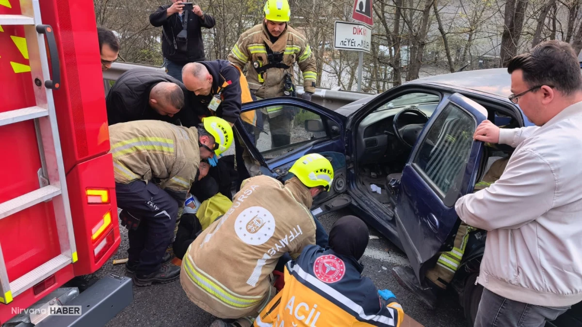 Bursa'da bariyere çarpan otomobildeki 2 kişi yaralandı