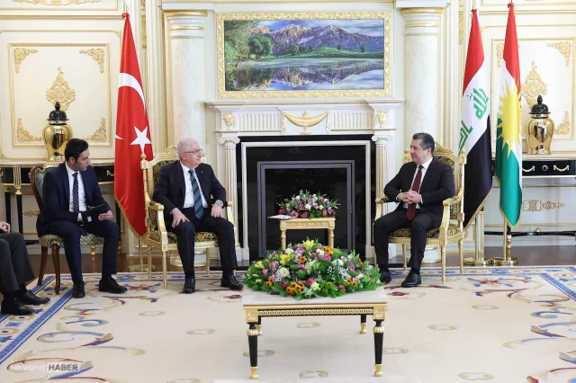 Milli Savunma Bakanı Yaşar Güler, Mesrur Barzani ile bir araya geldi