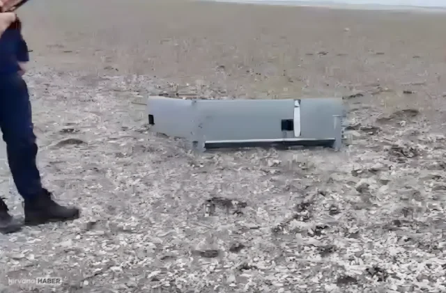 Sakarya'da deniz kıyısında insansız hava aracı parçaları bulundu!