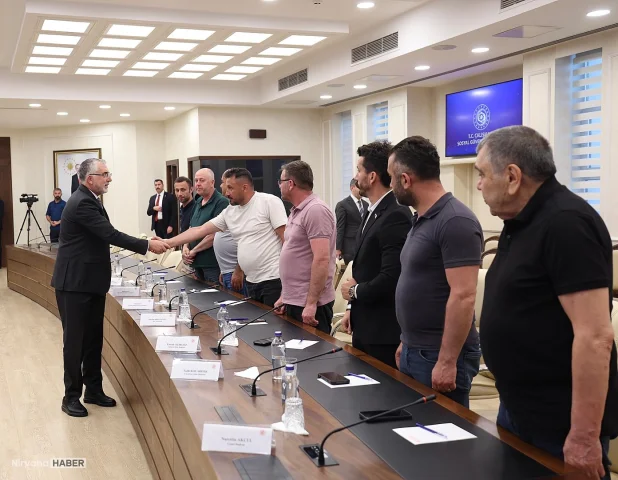 Bakan Işıkhan Doruk Madencilik işçilerinin taleplerini dinledi