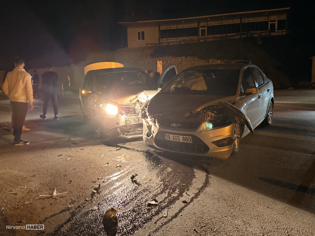Çorum’da iki otomobil çarpıştı: Yaralı sayısı 7’ye yükseldi