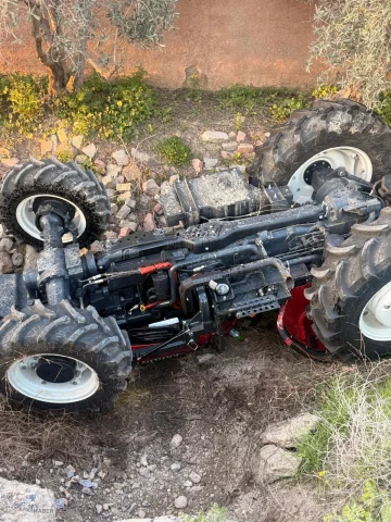 Mersin'de devrilen traktörün altında kalan kişi hayatını kaybetti