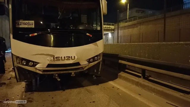 Bursa’da zincirleme kaza: 2 otomobil ve midibüs çarpıştı