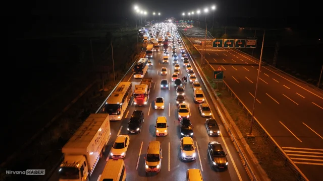 Kuzey Marmara ve Anadolu Otoyolu'nda bayram trafiği başladı