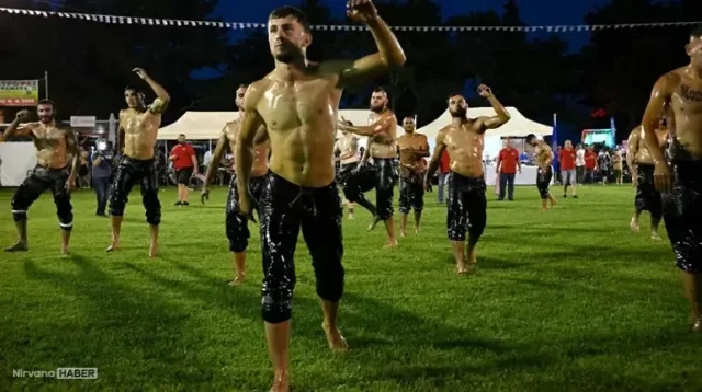 Yunanistan'ın Sohos köyünde geleneksel Pachlivanis yağlı güreş müsabakaları heyecanı yaşandı