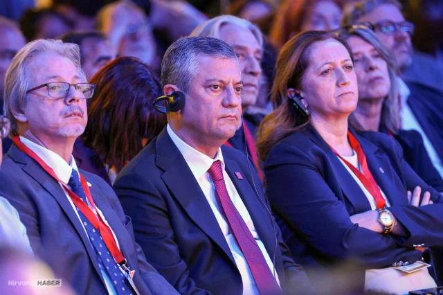 Özgür Özel Barselona’da: Küresel ilerici kentler oturumuna katıldı