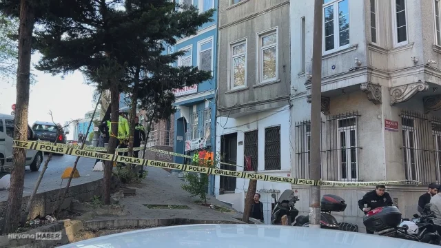 Beyoğlu'nda bir kişi evinde ölü olarak bulundu