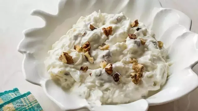Hem diyet dostu hem pratik! Yoğurtlu kereviz salatası tarifi...