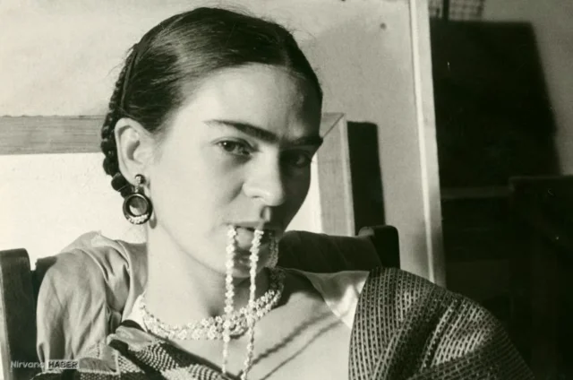 Frida Kahlo’nun büyüsü: Neden hâlâ gözlerimizi üzerinden alamıyoruz?