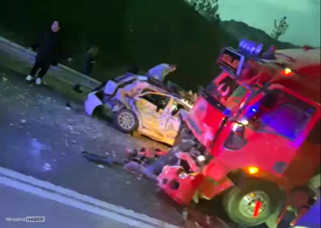 Burdur'da otomobil ile kamyon çarpıştı: 1 ölü, 4 yaralı