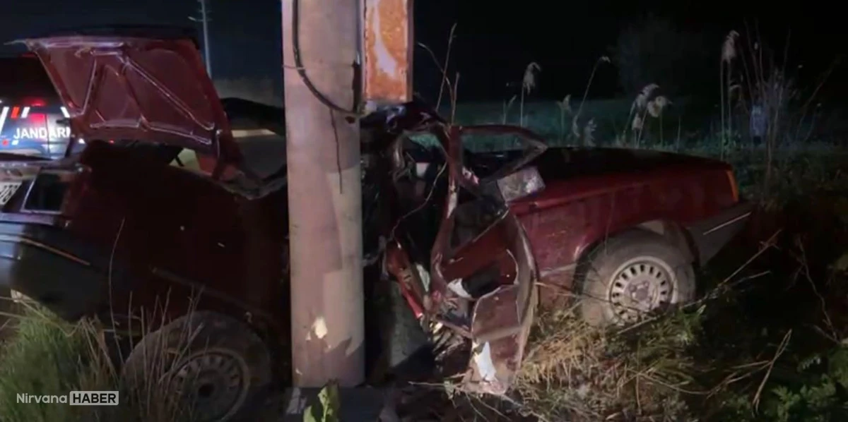 Kütahya'da beton direğe çarpan otomobilin sürücüsü hayatını kaybetti