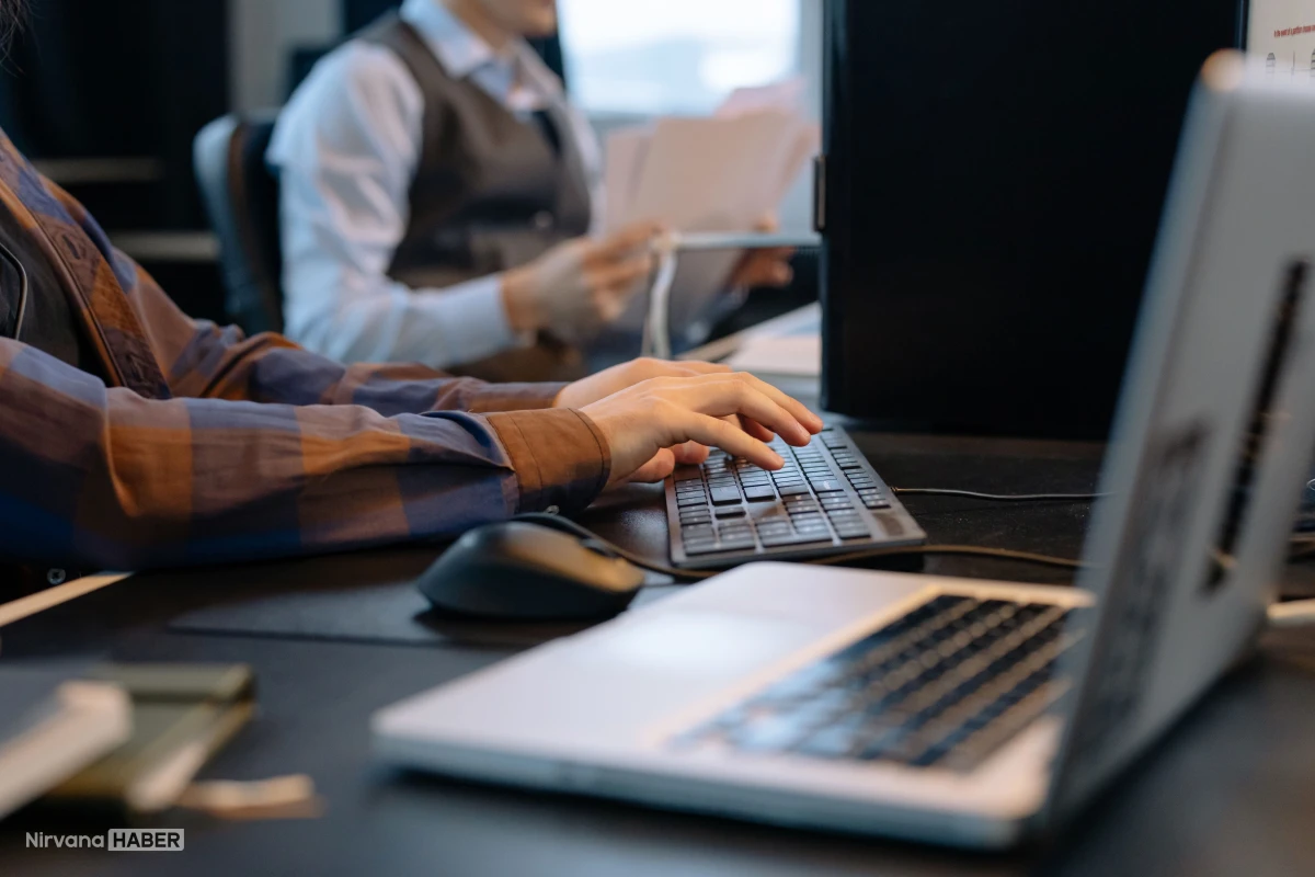 Oturarak çalışanlar dikkat! Hareketsizlik kanser riskini tetikliyor mu?