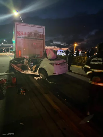 Niğde’de tıra arkadan çarpan otomobilin sürücüsü hayatını kaybetti