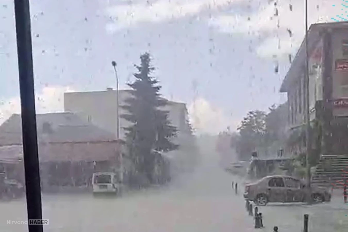 Kars'ta sağanak ve dolu, hayatı olumsuz etkiledi