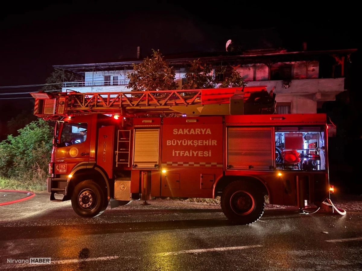Sakarya’da iki katlı evde çıkan yangın paniğe yol açtı