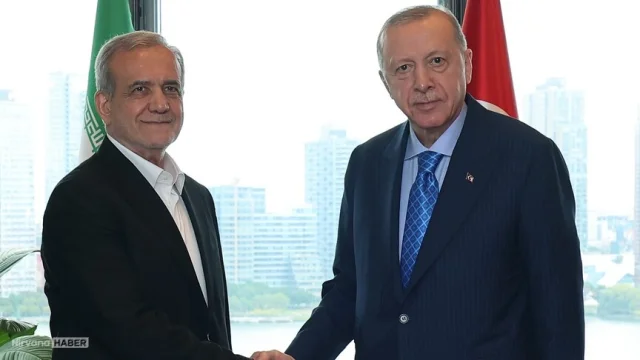 Pezeşkiyan: "Türk milletinin etkileyici dayanışmasını takdir ediyoruz"