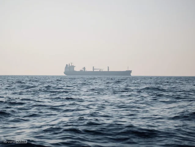 Libya, sürüklenen Rus LNG tankerini uluslararası sulara çekti