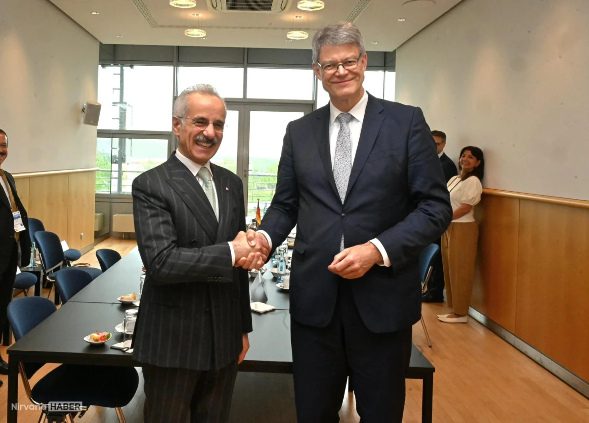 Bakan Uraloğlu'ndan Almanya'da stratejik temas!
