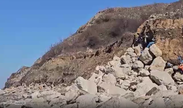 Zonguldak Kozlu Sahili’nde atıklar sahillere saçılıyor: Çevre felaketi devam ediyor