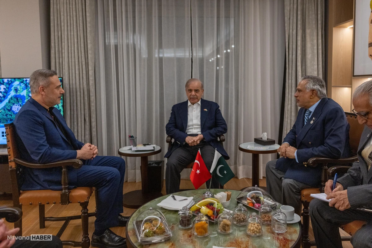 Dışişleri Bakanı Fidan, Pakistan Başbakanı Şerif ile Antalya'da görüştü