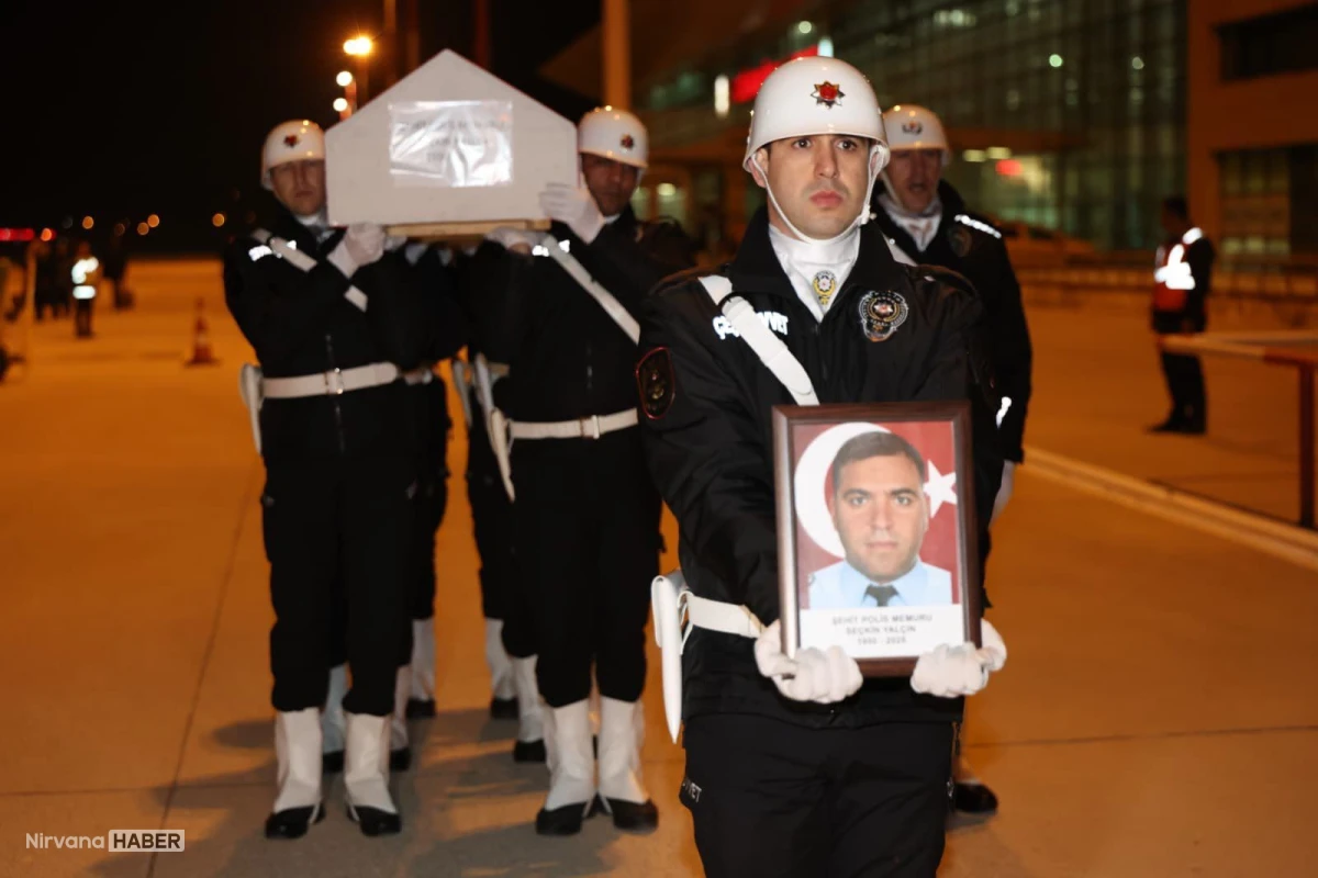 Şehit polis Seçkin Yalçın son yolculuğuna uğurlanmak üzere Elazığ’a getirildi