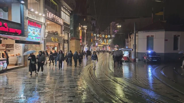 İstanbul'da akşam saatlerinde sağanak etkili oldu