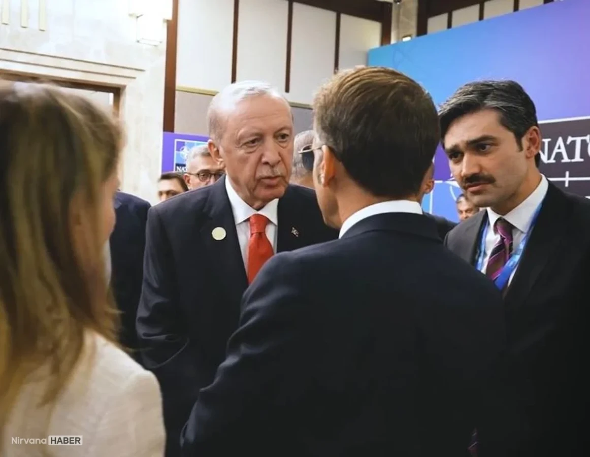 Macron'dan Erdoğan paylaşımı: NATO Zirvesi'nde sıcak anlar kameraya yansıdı!