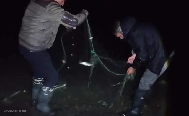 Van Gölü’nde kaçak avcılara geçit yok: 100 kilo İnci Kefali suya bırakıldı