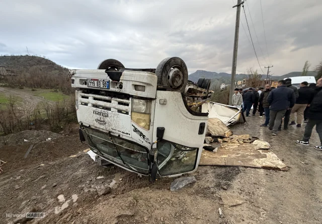 Şırnak'ta kamyonet devrildi: 2 kişi yaralandı