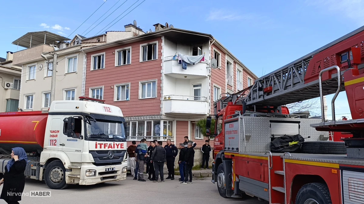 Bursa'da yaşlı kadın evinde çıkan yangında bayılıp mahsur kaldı