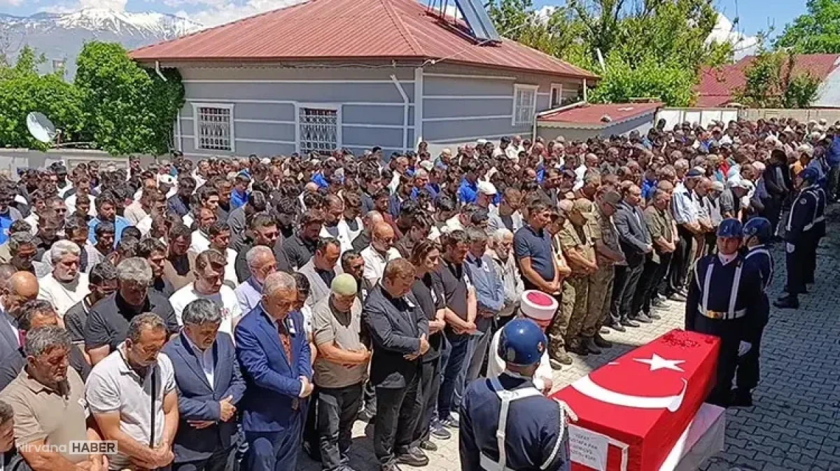 Trafik kazasında hayatını kaybeden uzman çavuş Erzincan'da son yolculuğuna uğurlandı