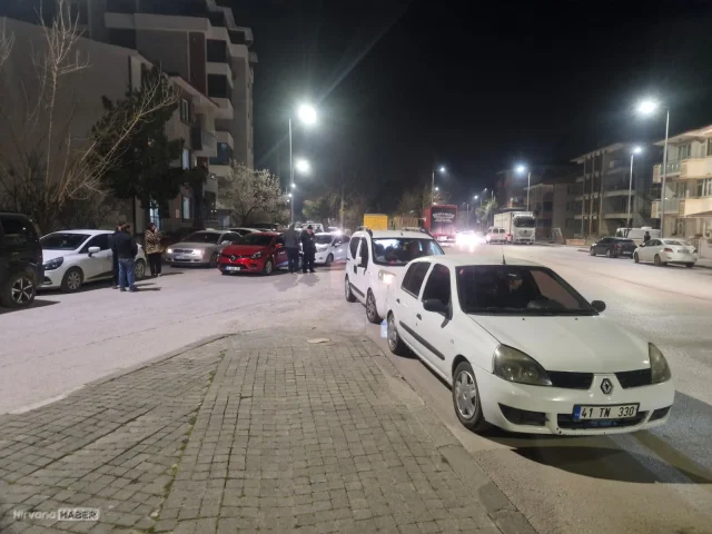 Niksar’da deprem! Bazı binalarda sıva döküldü, vatandaşlar sokakta