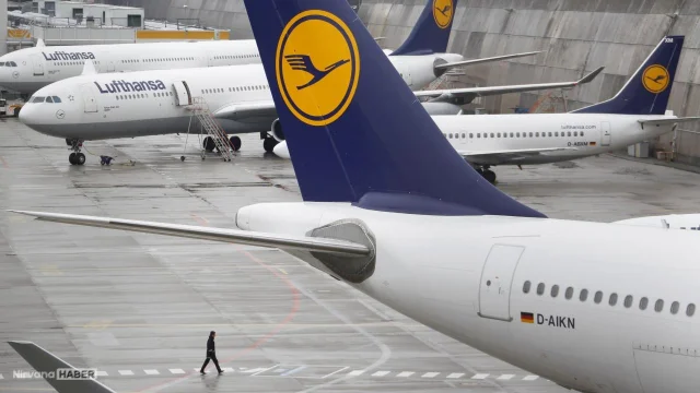 Alman hava yolu şirketi Lufthansa'da kabin personeli 1 günlük greve gidiyor