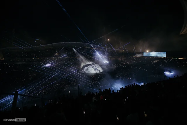 Kanye West İstanbul'u salladı: 118 bin kişilik dev konser tarihe geçti