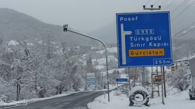 Kar yağışı nedeniyle Ilgar Geçidi ulaşıma kapandı