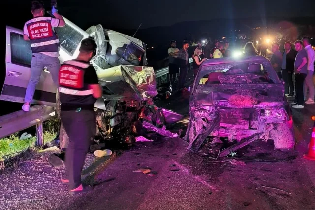 Mersin'de 3 araç birbirine girdi: 1 kişi hayatını kaybetti