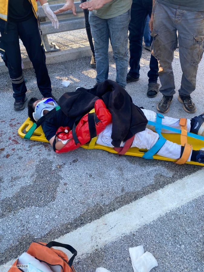Bartın'da feci kaza! Köprü Korkuluklarına çarpan patpat devrildi