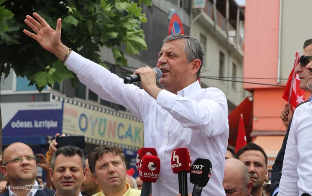 Özel: "Bir bankın üzerindeyiz ama milletin gönlündeyiz"