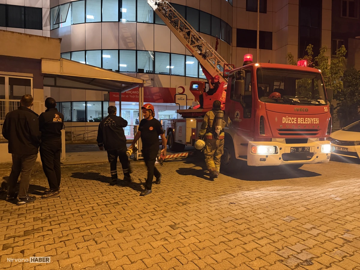 Düzce'deki huzurevinde gece yarısı yangın paniği:54 kişi tahliye edildi