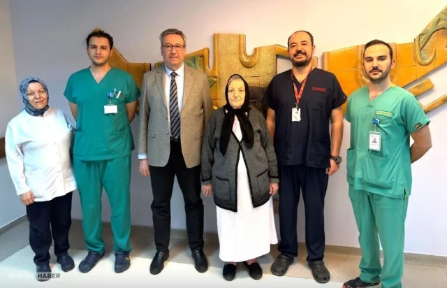 Kayseri'de 72 yaşındaki hastanın kalça çevresinden 3,7 kiloluk tümör çıkarıldı