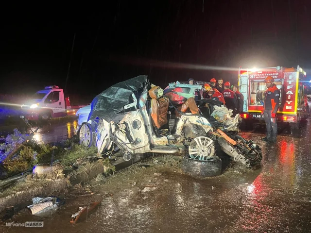 Uşak'ta zincirleme trafik kazasında 4 kişi hayatını kaybetti