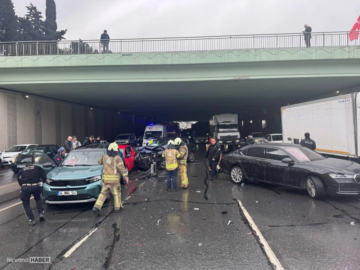 Beylikdüzü'nde zincirleme trafik kazasında 4 kişi yaralandı