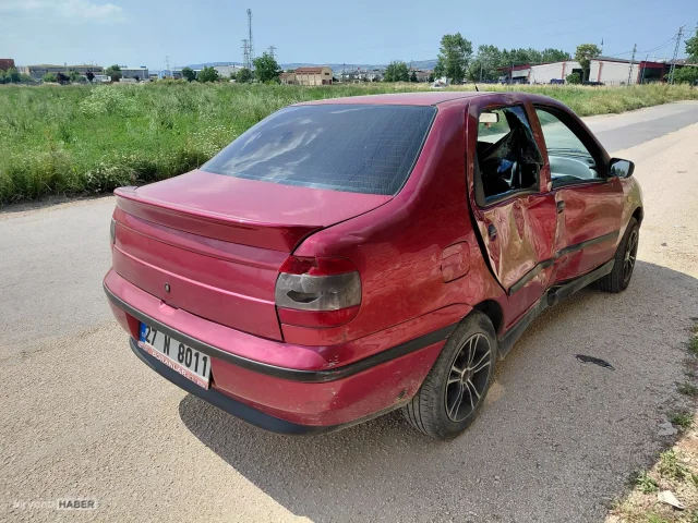 Bursa'da otomobil ile motosiklet çarpıştı: Kaza anı kameraya yakalandı