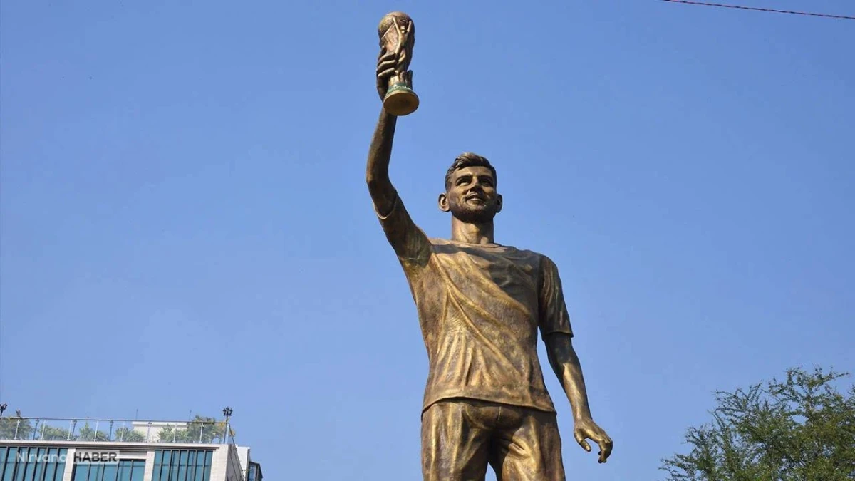 Hindistan’da Lionel Messi için dikilen 21 metrelik heykel kaldırıldı