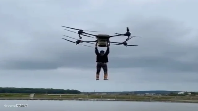 Tarım dronuyla uçuşa geçti! O anlar viral oldu